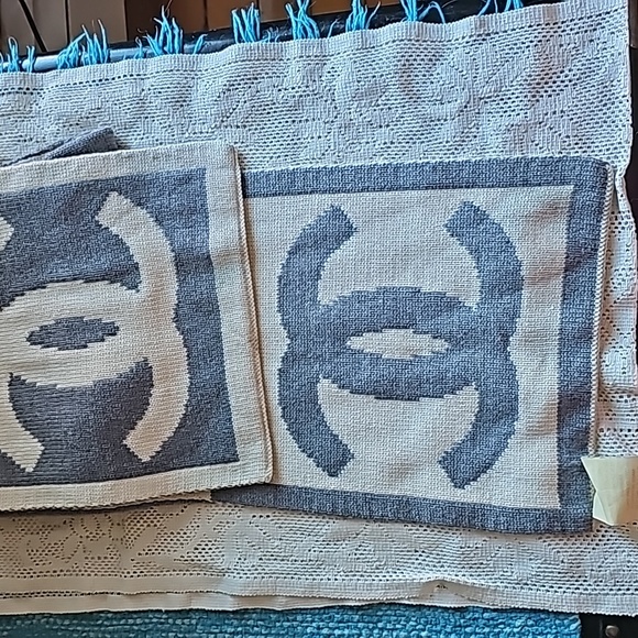 Chanel Grey & Cream Scarf - Picture 4 of 7